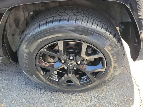 Used 2021 Toyota RAV4 LE FWD image 8