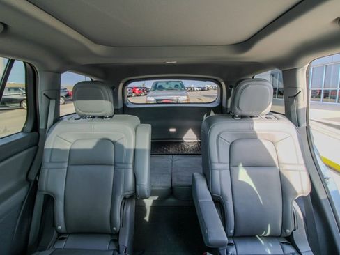 Used 2020 Lincoln Aviator Reserve w/ Equipment Group 201A image 11