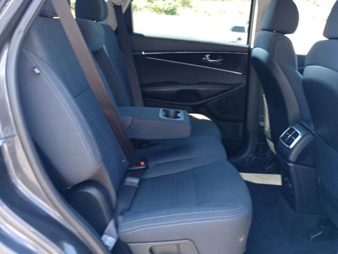 Used 2018 Kia Sorento LX image 18
