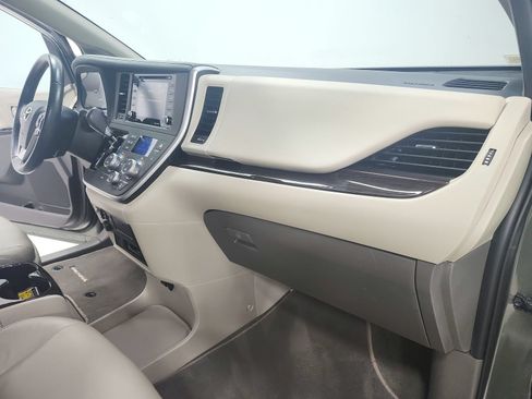 Used 2020 Toyota Sienna XLE Premium FWD image 50