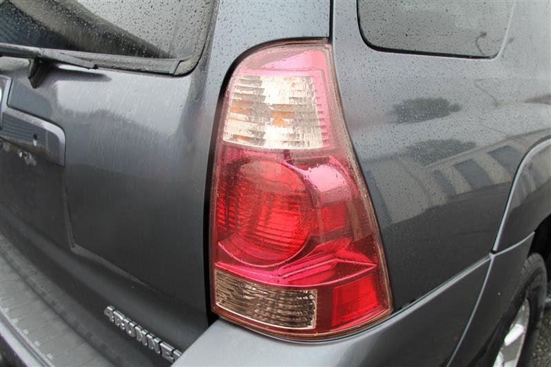 Used 2005 Toyota 4Runner SR5 AWD/4WD image 12
