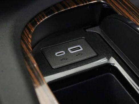 Used 2021 Cadillac Escalade Premium Luxury AWD/4WD image 24