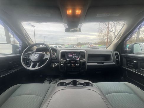 Used 2017 RAM 1500 Express image 3