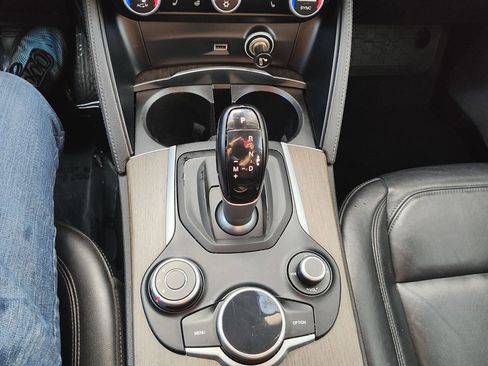 Used 2018 Alfa Romeo Stelvio Ti image 35