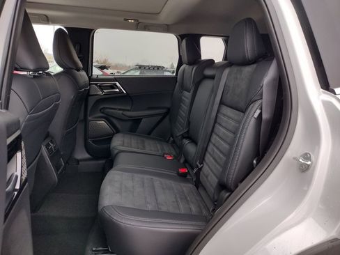 New 2026 Mitsubishi Outlander SE image 9