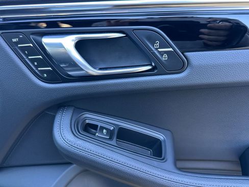 Used 2025 Porsche Macan image 20