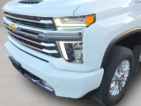 Used 2023 Chevrolet Silverado 2500 High Country w/ Z71 Off-Road Package image 9