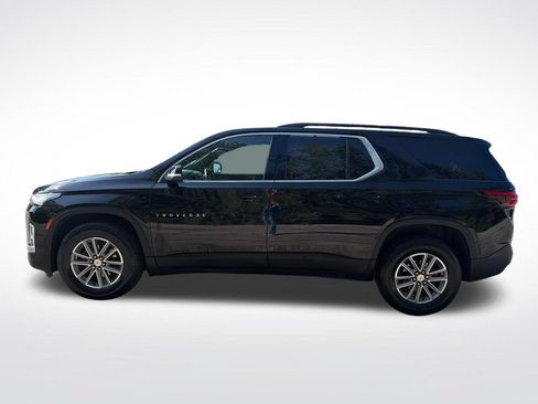 Used 2023 Chevrolet Traverse LT FWD image 2