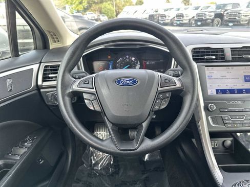 Used 2019 Ford Fusion SE image 11