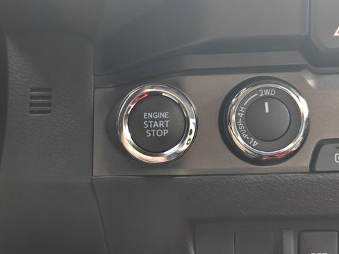 Certified 2021 Toyota Tacoma TRD Off-Road image 30