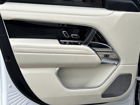 Used 2025 Land Rover Range Rover Long Wheelbase Autobiography image 15