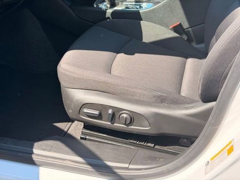 Used 2025 Chevrolet Malibu LT FWD image 21