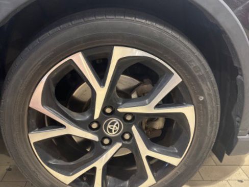 Certified 2021 Toyota C-HR XLE image 39