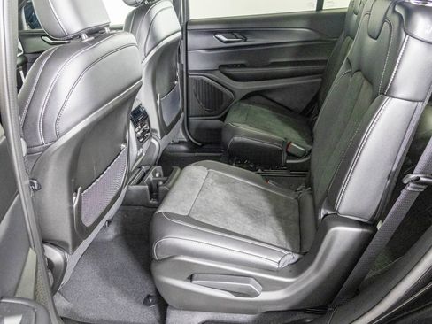 New 2025 Jeep Grand Cherokee L Altitude image 25