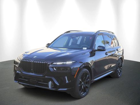 Used 2026 BMW X7 xDrive40i w/ M Sport Package AWD/4WD image 3