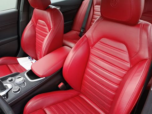 Used 2022 Alfa Romeo Giulia Sprint AWD/4WD image 23