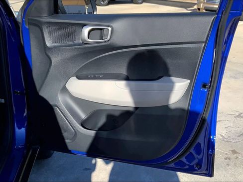 Certified 2025 Hyundai Venue SEL image 22