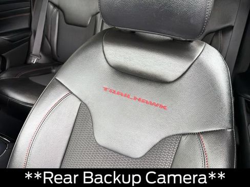 Used 2022 Jeep Compass Trailhawk w/ Trailhawk Convenience Group AWD/4WD image 16