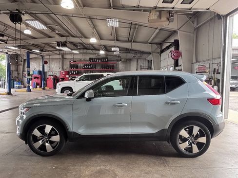 Used 2019 Volvo XC40 T5 Momentum AWD/4WD image 1
