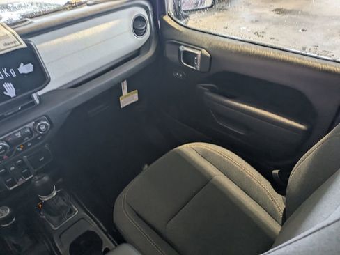 New 2026 Jeep Gladiator Sport AWD/4WD image 17