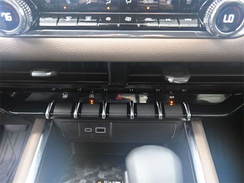 Used 2024 GMC Canyon Denali w/ LPO, Denali Black Edition image 9