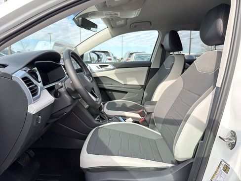 New 2026 Volkswagen Taos SE FWD image 11