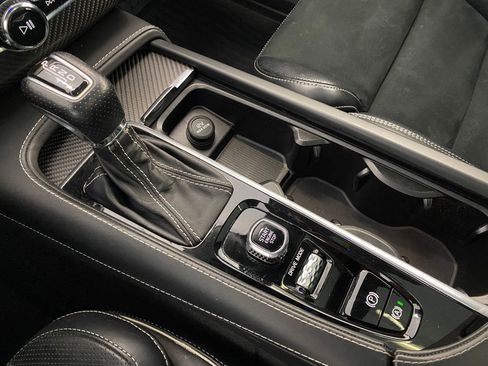 Used 2019 Volvo XC90 T6 R-Design w/ Advanced Package image 18