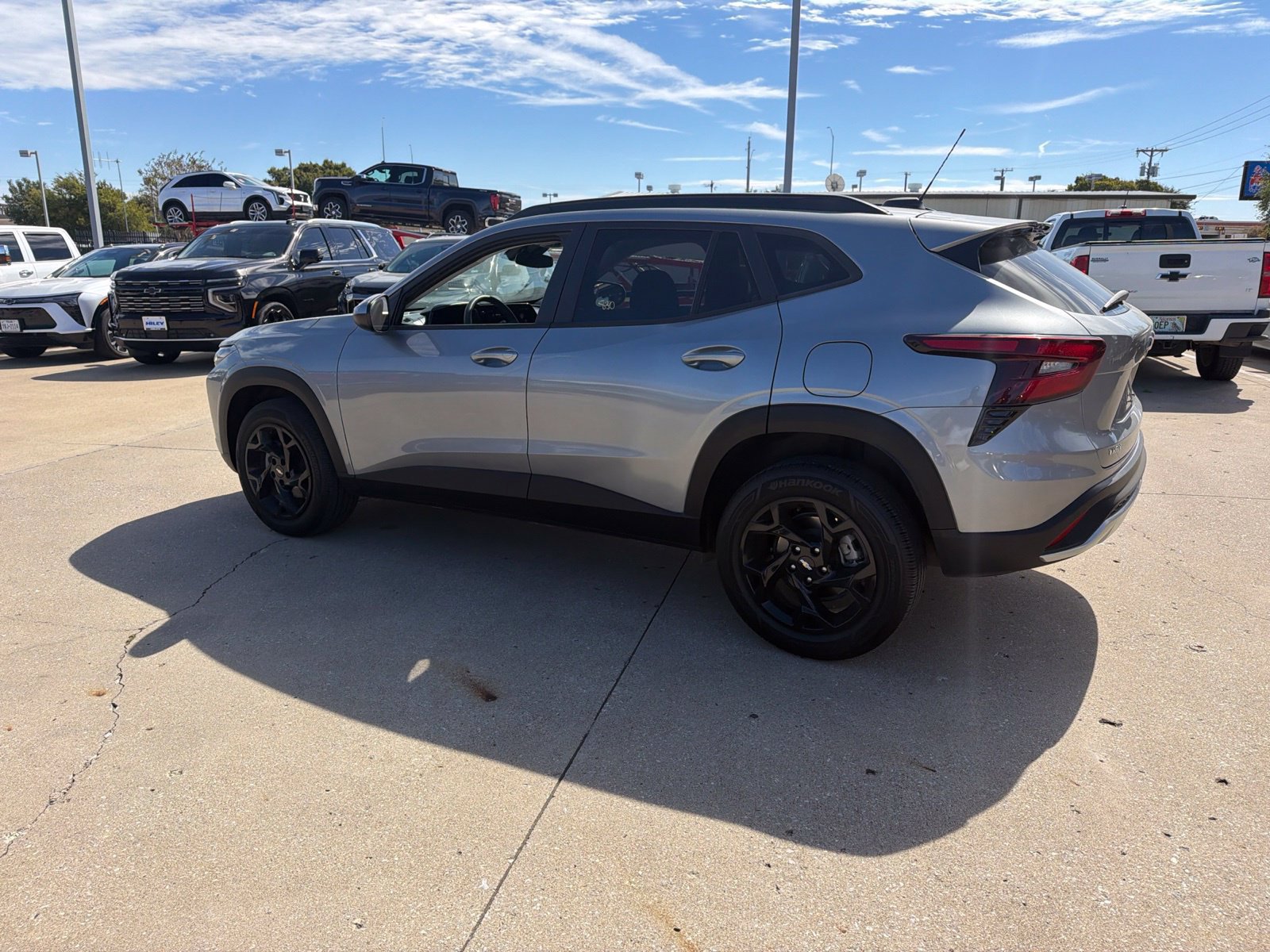 Used 2025 Chevrolet Trax LT FWD image 6