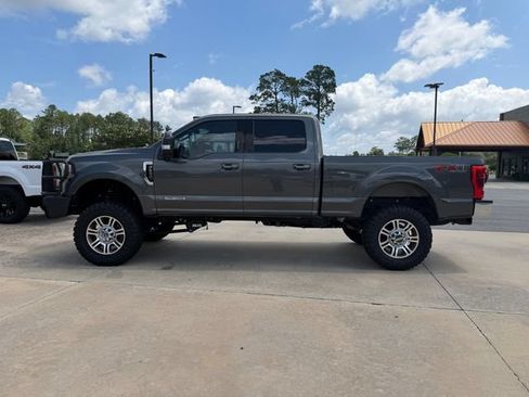 Used 2019 Ford F250 Lariat w/ Lariat Ultimate Package AWD/4WD image 4