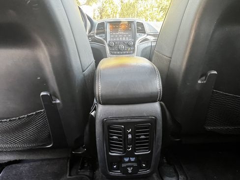 Used 2017 Jeep Grand Cherokee Overland image 38
