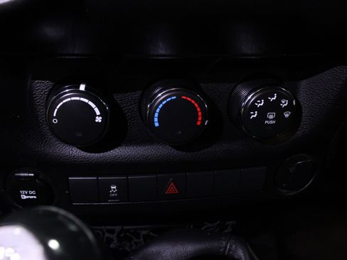 Used 2015 Jeep Wrangler Sport w/ Mopar Black Appearance Group AWD/4WD image 21