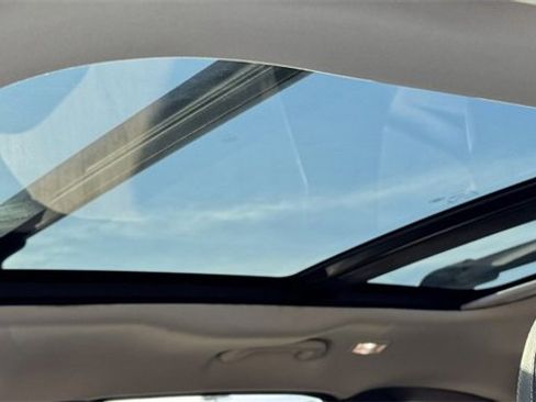 Used 2017 Jaguar F-PACE R-Sport image 16