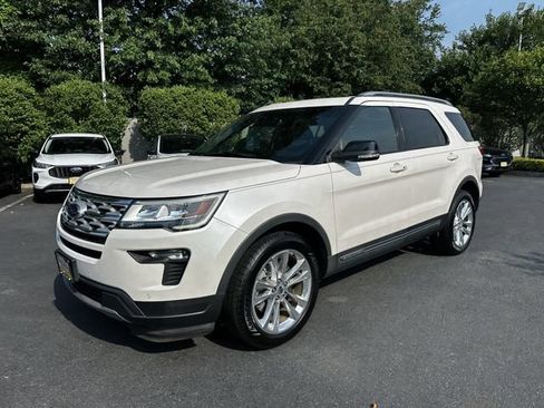 Certified 2018 Ford Explorer XLT w/ Equipment Group 202A AWD/4WD image 9