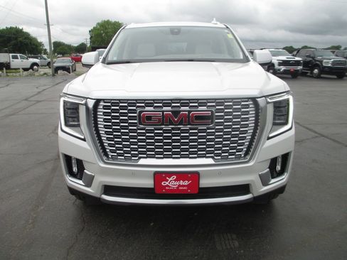 Used 2021 GMC Yukon Denali w/ Denali Premium Package AWD/4WD image 13