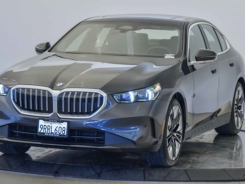 Used 2025 BMW 530i w/ Premium Package image 1