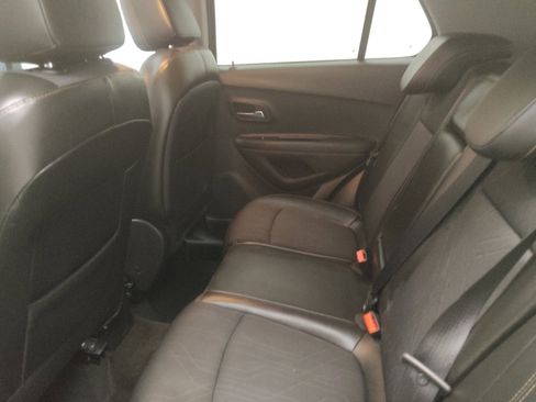 Used 2018 Chevrolet Trax LT w/ Sun & Sound Package FWD image 18