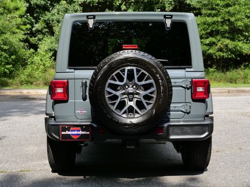 Used 2024 Jeep Wrangler Unlimited Sahara AWD/4WD image 8