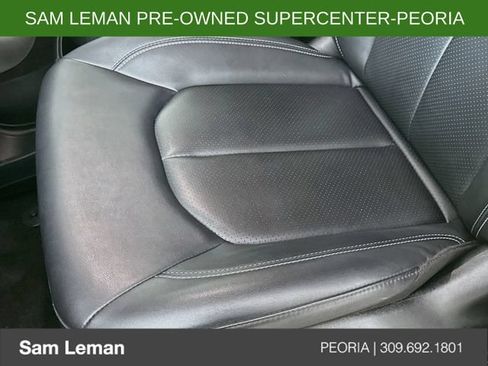 Used 2025 Chrysler Pacifica Select FWD image 18