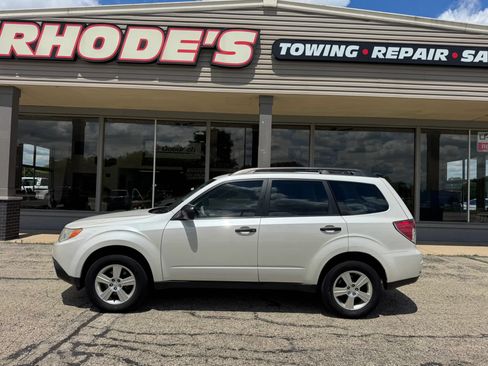 Used 2011 Subaru Forester 2.5X w/ Alloy Wheel Value Pkg AWD/4WD image 2