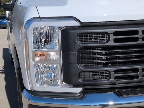 New 2026 Ford F250 XL w/ XL Chrome Package image 9