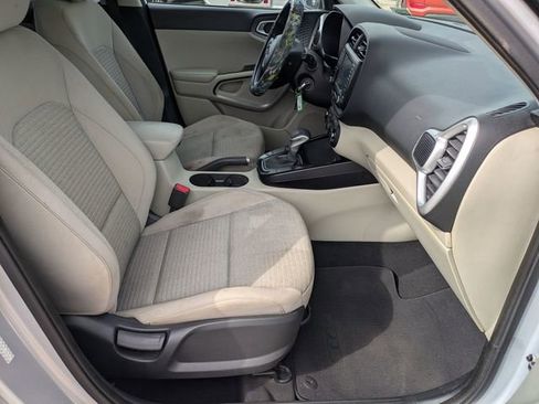 Used 2020 Kia Soul S FWD image 25