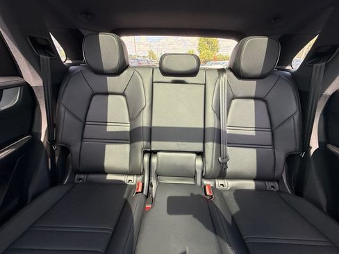 Used 2025 Porsche Cayenne AWD/4WD image 18