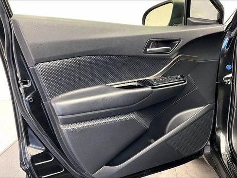 Used 2019 Toyota C-HR XLE FWD image 25