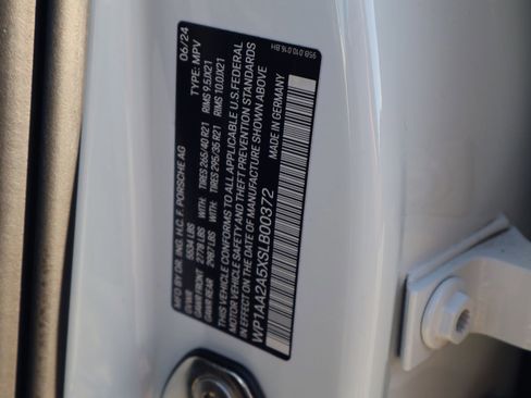 Certified 2025 Porsche Macan image 29