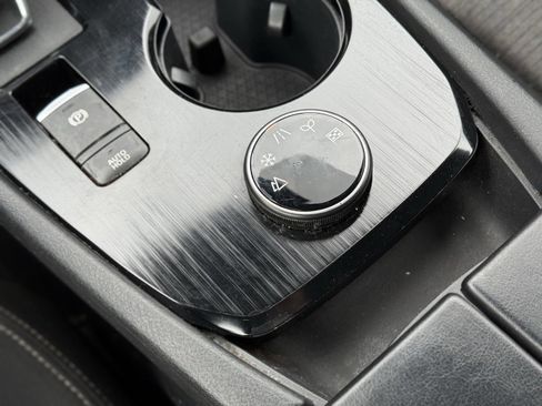 Used 2023 Nissan Rogue SV image 22