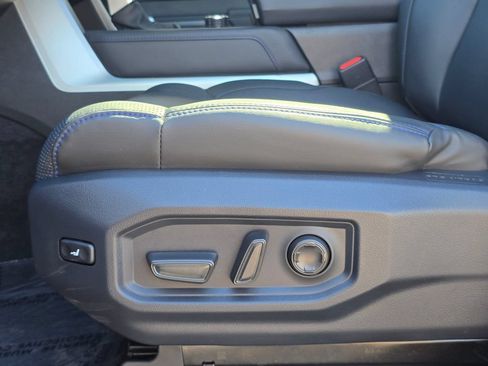 Used 2025 Toyota Sequoia Platinum AWD/4WD image 32