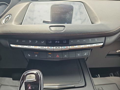 Used 2023 Cadillac XT4 Premium Luxury FWD image 21