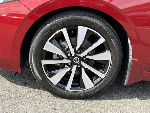 Used 2021 Nissan Sentra SV w/ SV Premium Package FWD image 12