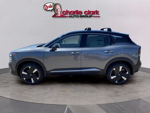 Certified 2025 Nissan Kicks SR FWD image 2
