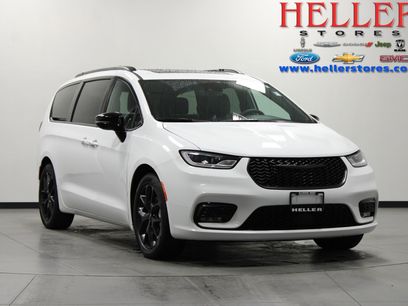 Used 2025 Chrysler Pacifica Limited